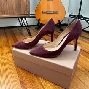 Gianvitto Rossi Suede Burgundy pumps size 7/37 in excellent condition with box